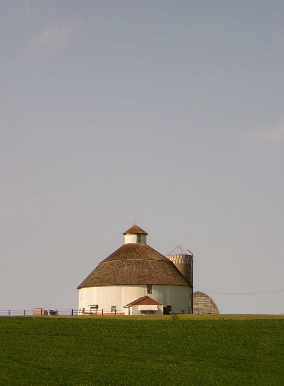 Round_barn_photo